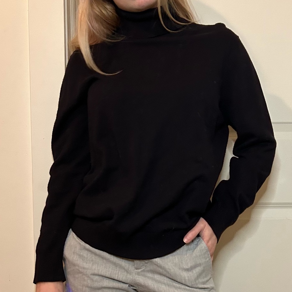 BLACK KNIT TURTLE NECK